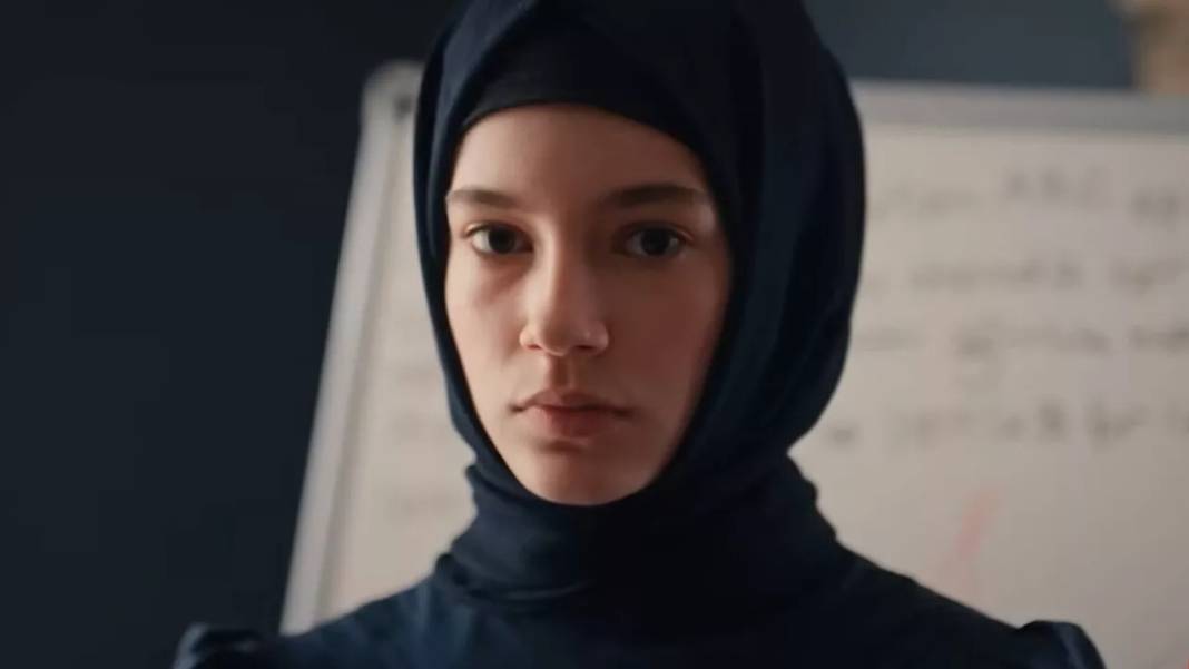 Kızıl Goncalar’ın Zeynep’ini gören şaşkına dönüyor! Resmen Türk Mathilda: Tarzıyla büyük beğeni topladı 2